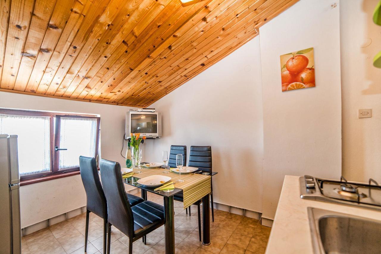 Apartments And Rooms Ana Pomer 217 エクステリア 写真